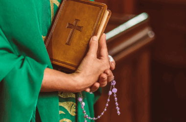 Leitura dos Registros Akáshicos: Votos de Celibato e a Experiência de Ser Padre em Vidas Passadas